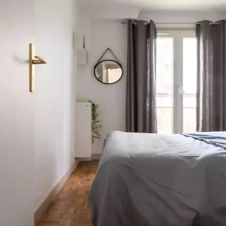 2 Bedrm Flat - Downtown - Near Commodities *