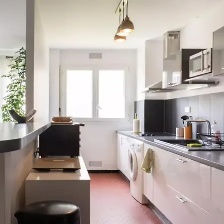 Apartment 2 Bedrm Flat - Downtown - Near Commodities