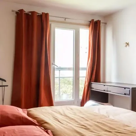 2 Bedrm Flat - Downtown - Near Commodities